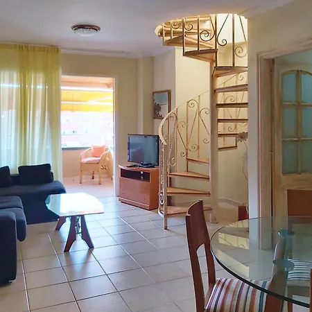 Live Terraza Y Piscina أذيخي