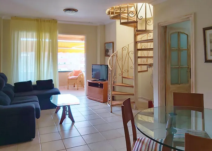 Live Terraza Y Piscina أذيخي